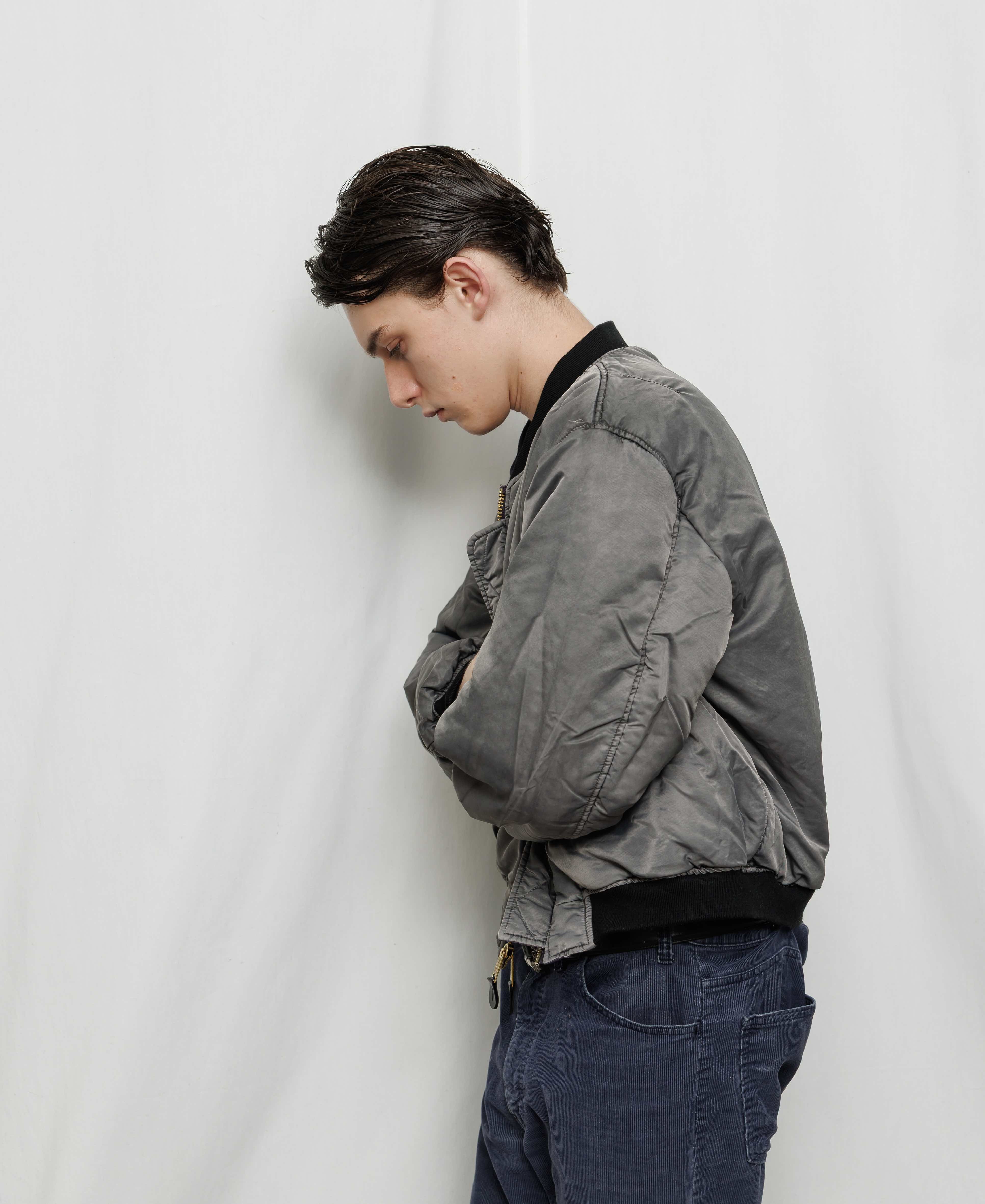 ガーメントダイ ダブルフェイスナイロンボンバージャケット - ダークグレー x パープル