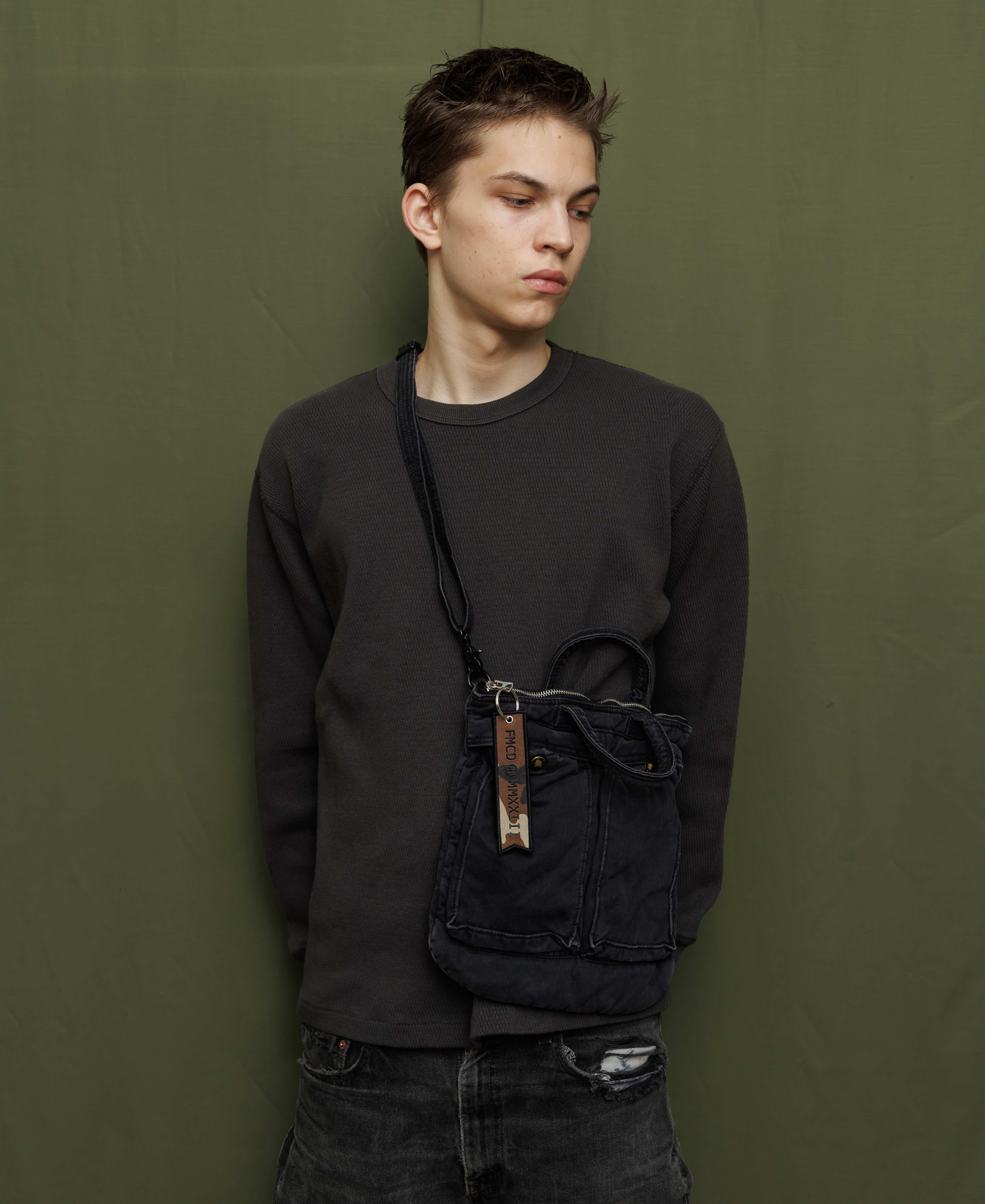 サンフェイドウォッシュ ミニヘルメットバッグ | ブラック